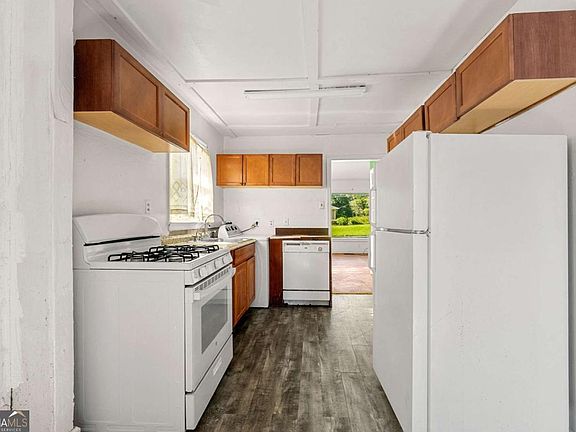 5th image of 1851 Penelope Rd NW