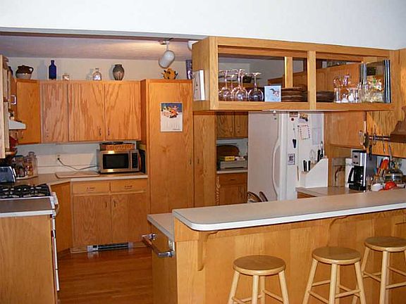 2nd image of 375 Jackson Park Dr