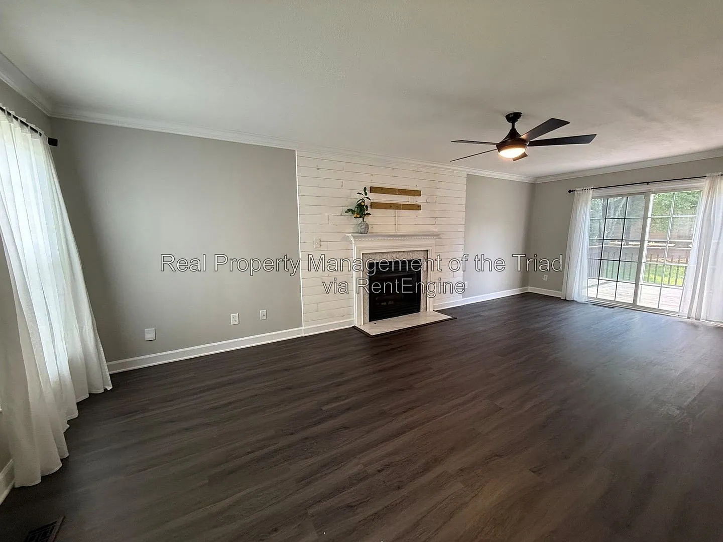 3 bed, 2.5 bath, 2020 sqft, $2,095 — Photo 2