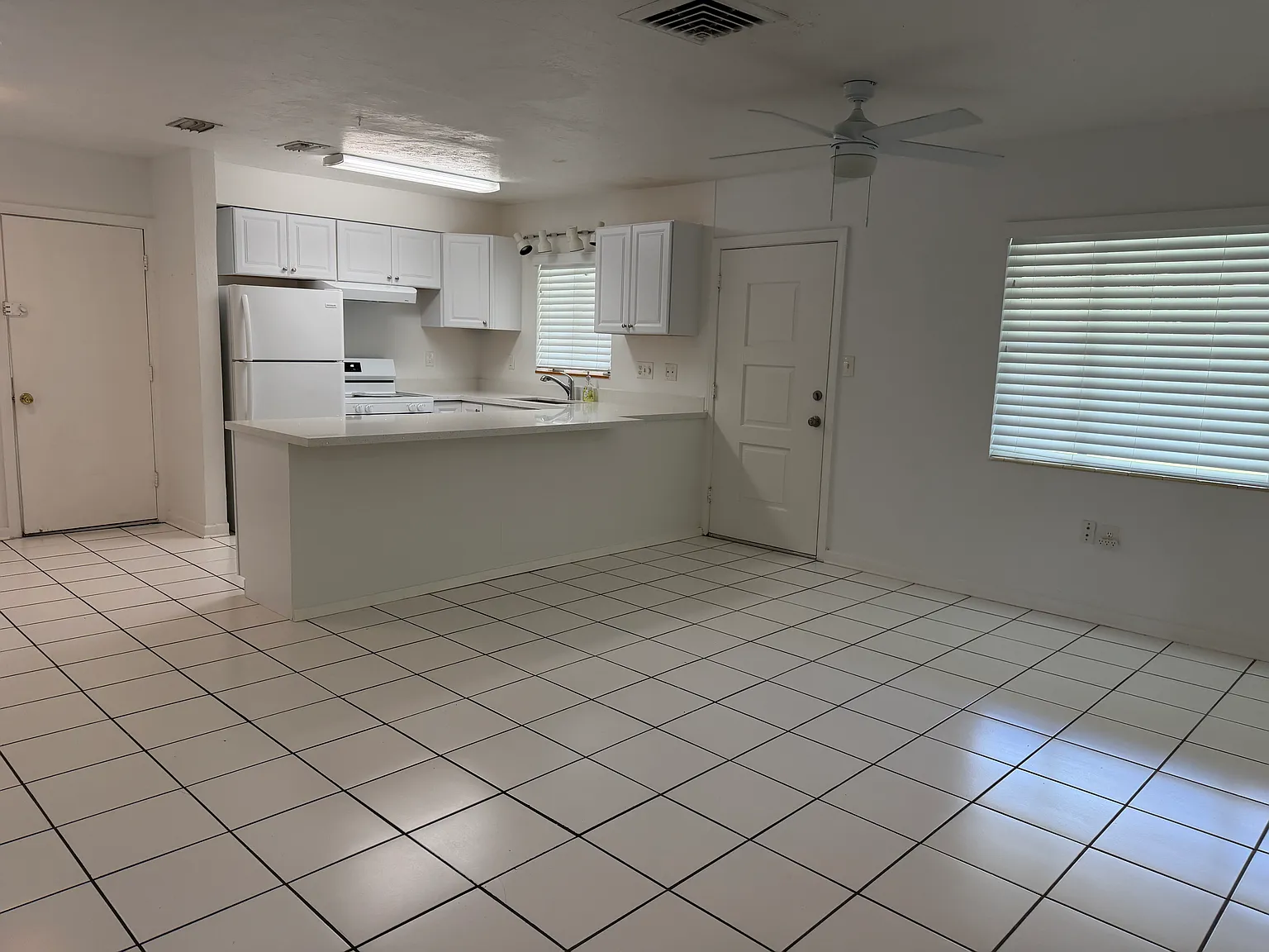 2 bed, 1112 sqft, $2,400 — Photo 3