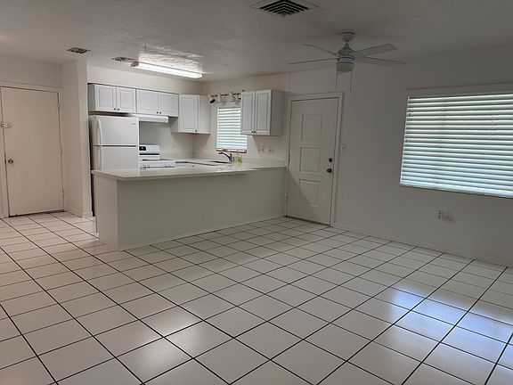 3rd image of 2226 Clematis St
