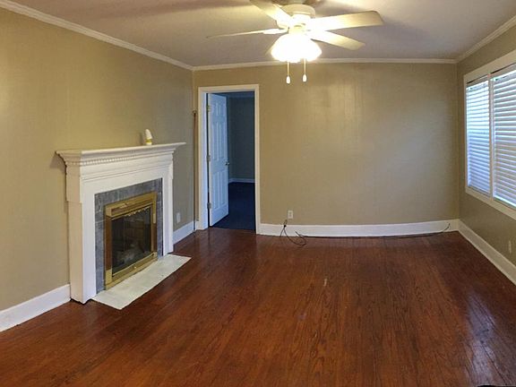 Living Room w/Gas Fireplace