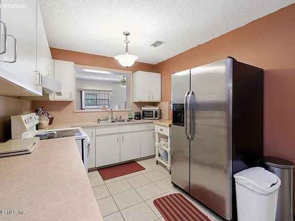 5th image of 5104 Doncaster Ave