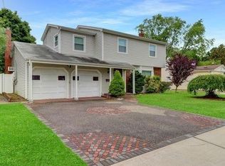 272 New Hampshire Ave, Bay Shore, NY 11706