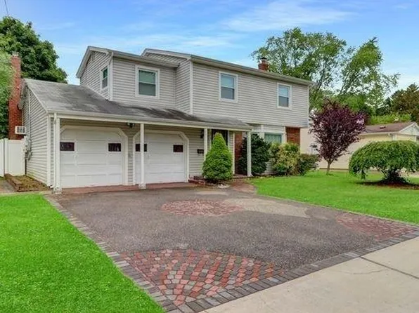 272 New Hampshire Avenue, Bay Shore, NY 11706