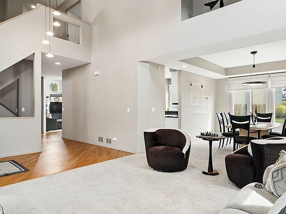 3rd image of 2038 Sheridan Rd