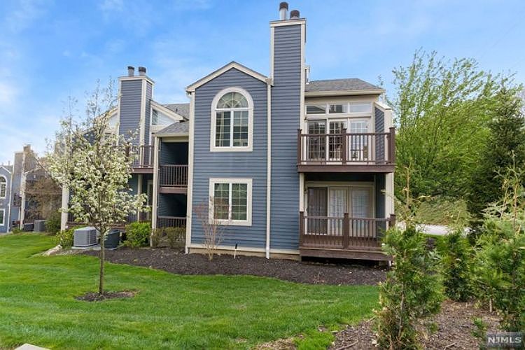 1st image of 212 Cambridge Dr