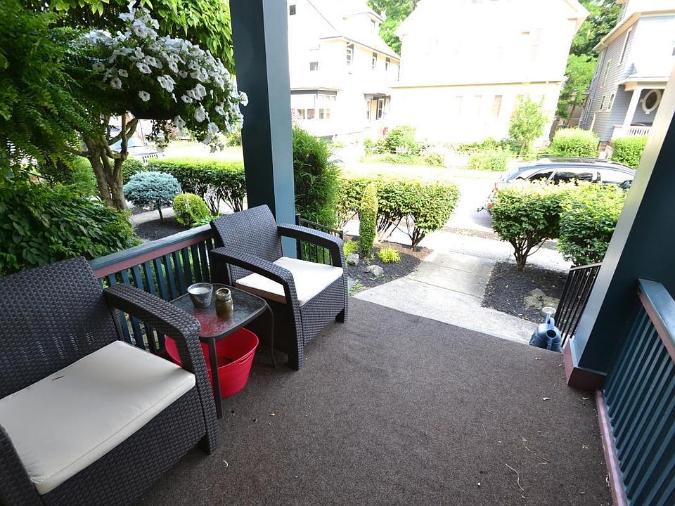 Porch / sitting area