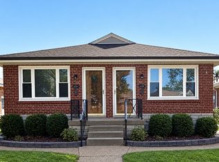 6264 Sunshine Dr, Saint Louis, MO 63109