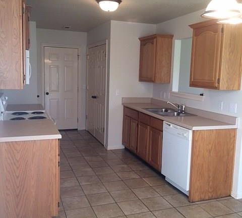 4th image of 3200 S C St