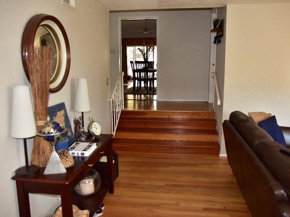 1st image of 2855 Eagle St