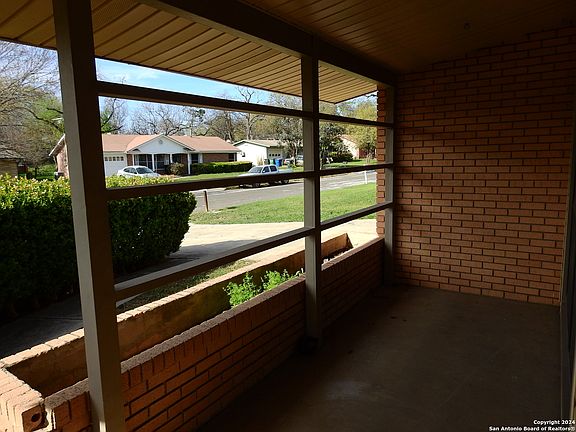 3rd image of 5402 COLEBROOK DR