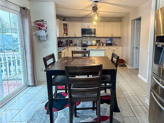 5th image of 17058 Chamberlain Rd