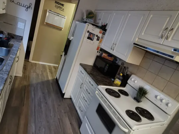 5135 56th St Unit 2, Innisfail, AB T4G 1R5