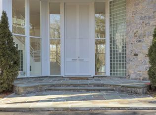 2 Serenite Ln, Muttontown, NY 11791