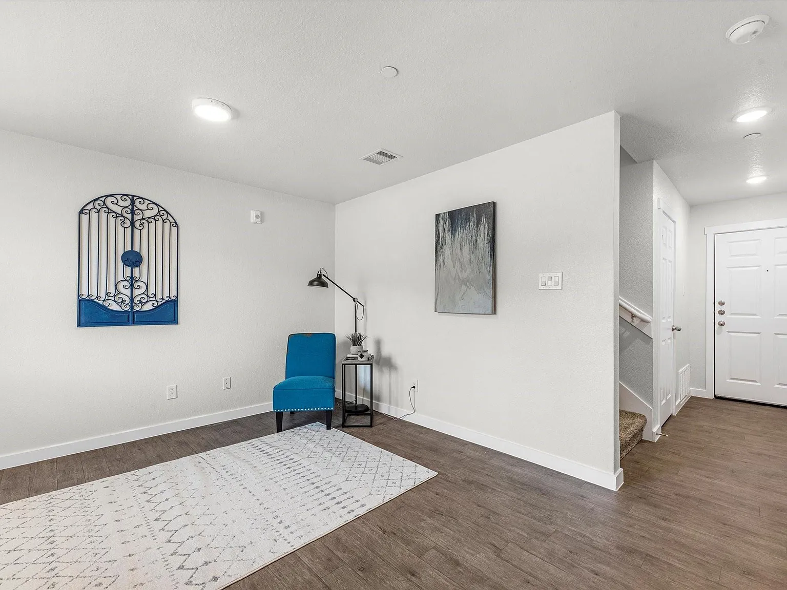 3 bed, 2.5 bath, 1650 sqft, $1,785 — Photo 3