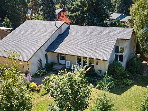 5th image of 2213 NE Parkview Dr