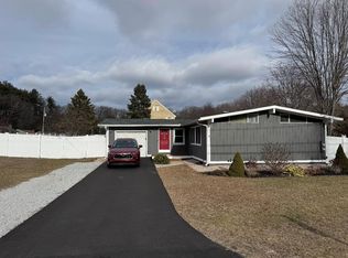 7 Acacia St, Nashua, NH 03062