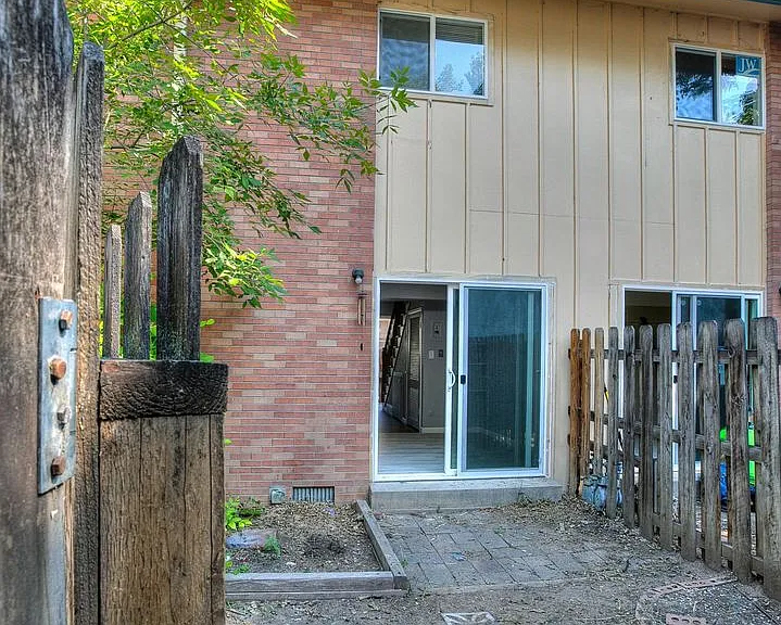 526 S Howes St — Photo 17