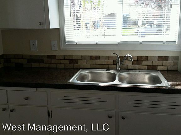 2nd image of 402 SE 118th Ave