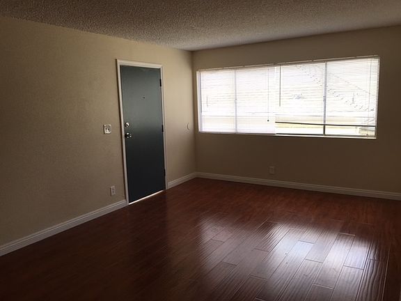 4th image of 530 W 1st St APT B