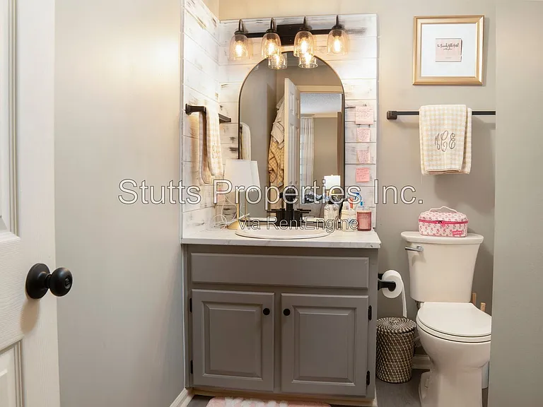 Creekside Apartments — Photo 21