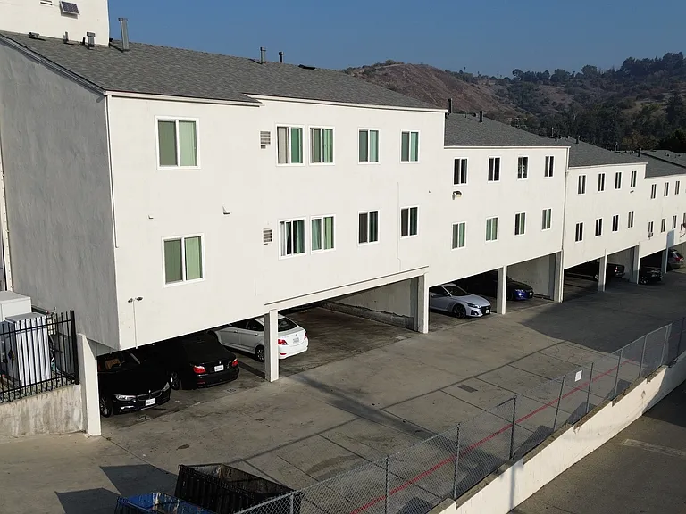 4571 N Figueroa St #21 — Photo 17