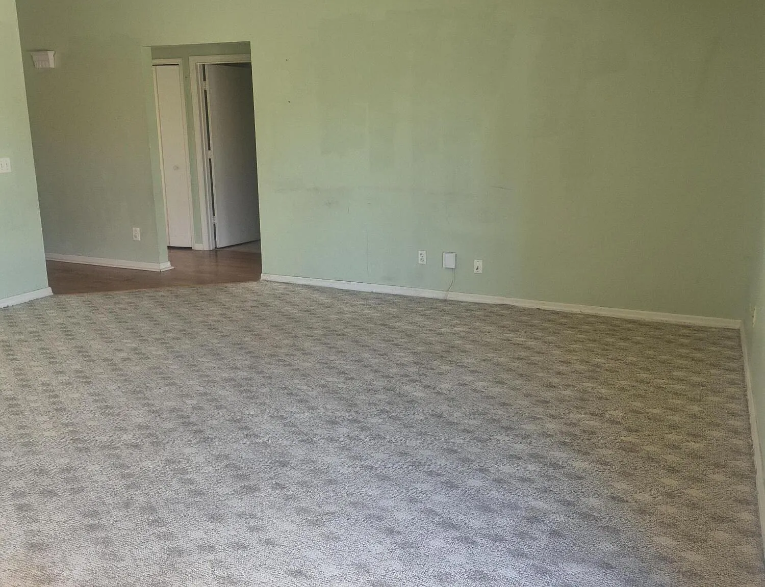 3 bed, 2.0 bath, 1176 sqft, $2,200 — Photo 2