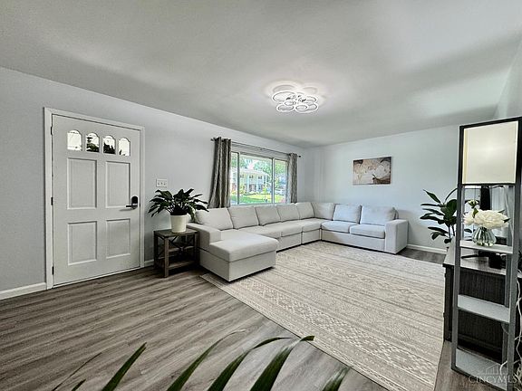 5th image of 8384 Summitridge Dr