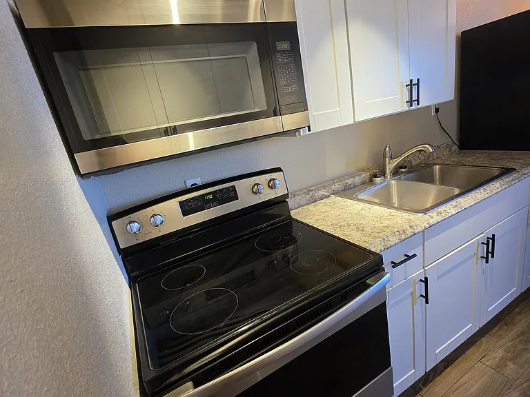 455 E Junction St #4 — Photo 13