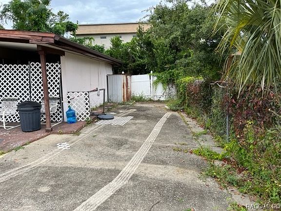 5th image of 10 N Melbourne St