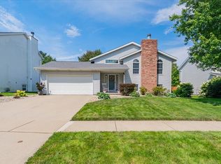 1509 Beckenham Dr, Bloomington, IL 61704