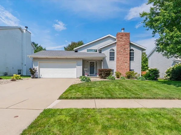 1509 Beckenham Dr, Bloomington, IL 61704