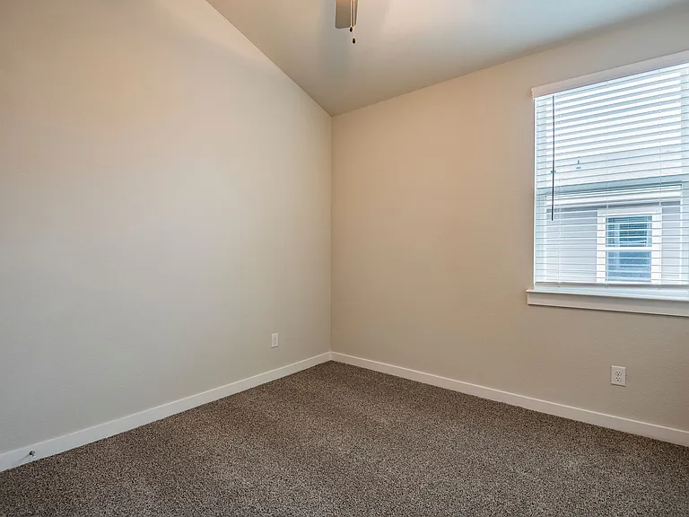 653 Wheatfield Dr — Photo 8