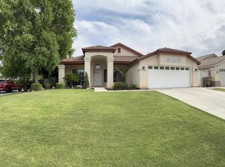 10001 Boone Valley Dr, Bakersfield, CA 93312