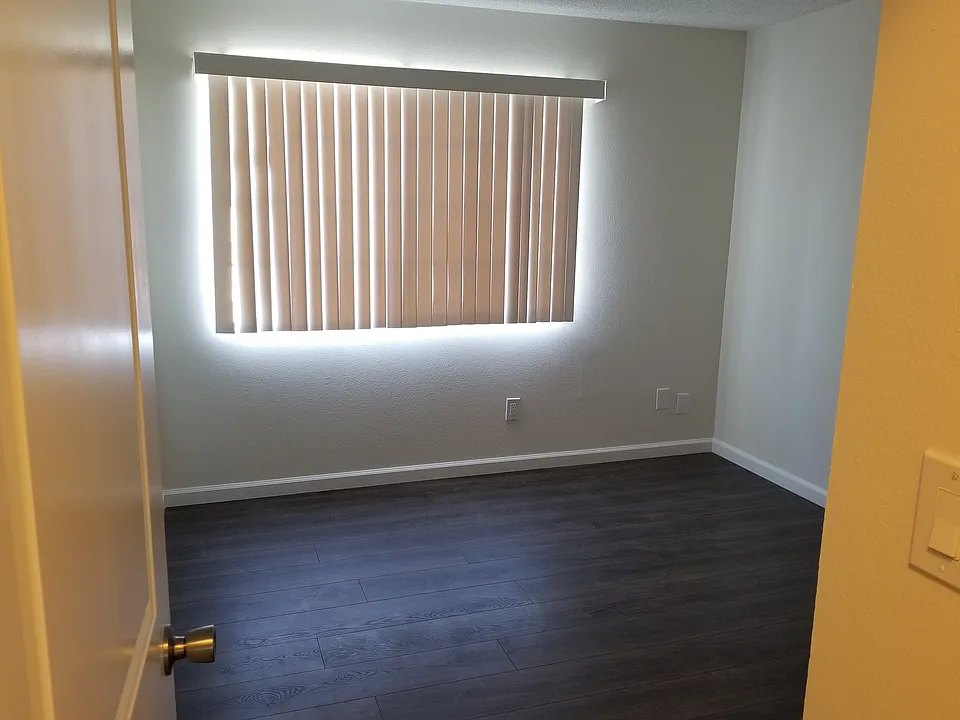 19249 Hamlin St #3