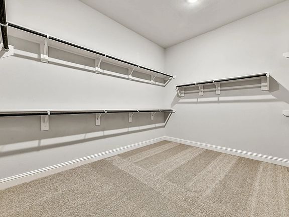 Homesite 9203 Walk-In Closet