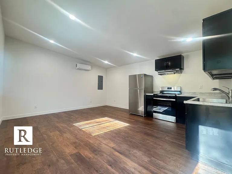 747 Dakota Ave — Photo 4