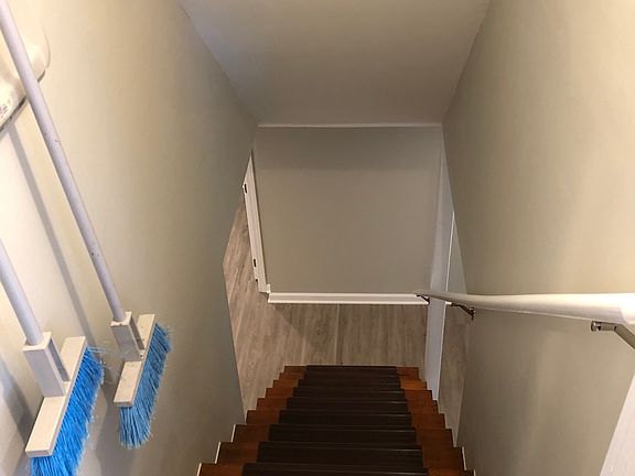 4th image of 120 Orchard Ln