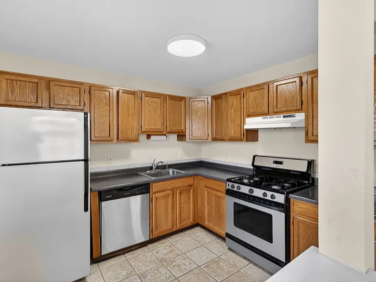 4202 Waltham Ct — Photo 9