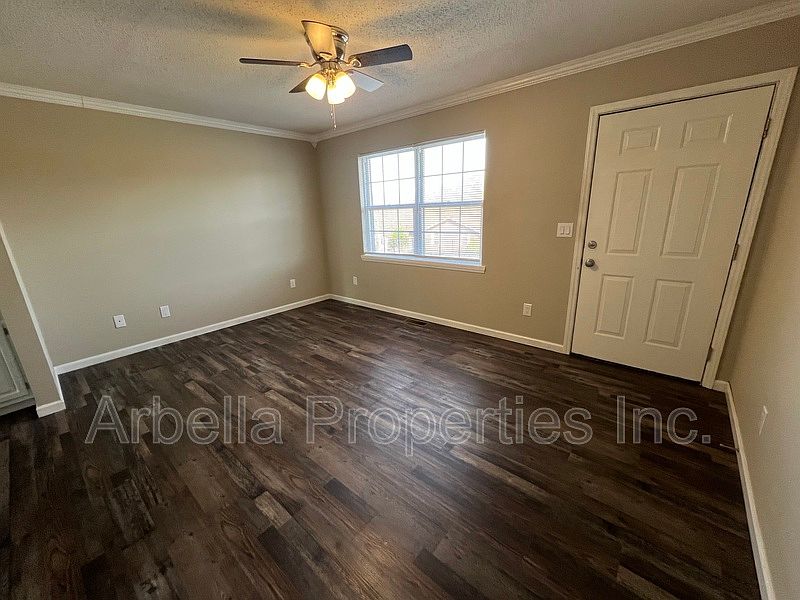 1st image of 167 Minga Dr #4