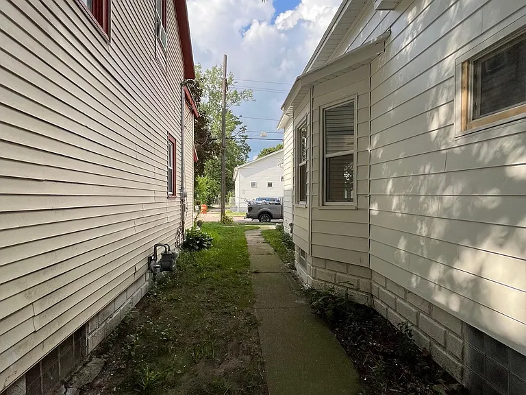 858 Baxter St SE — Photo 29