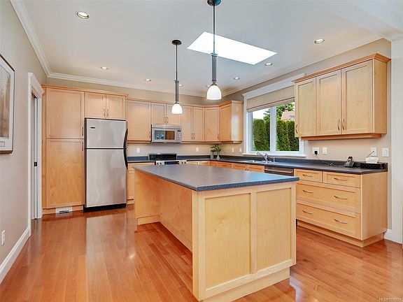 3rd image of 2286 Hazelton Pl