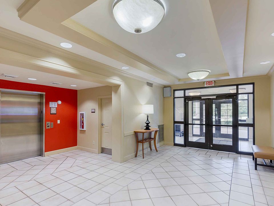 Lobby and Guest Check-in