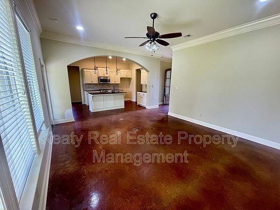 3rd image of 115 Barataria Dr