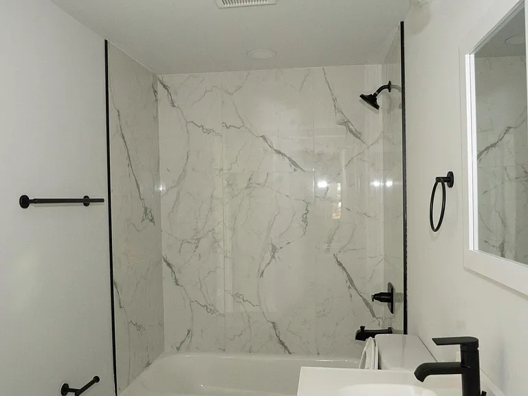 1012 Regent St SW — Photo 11