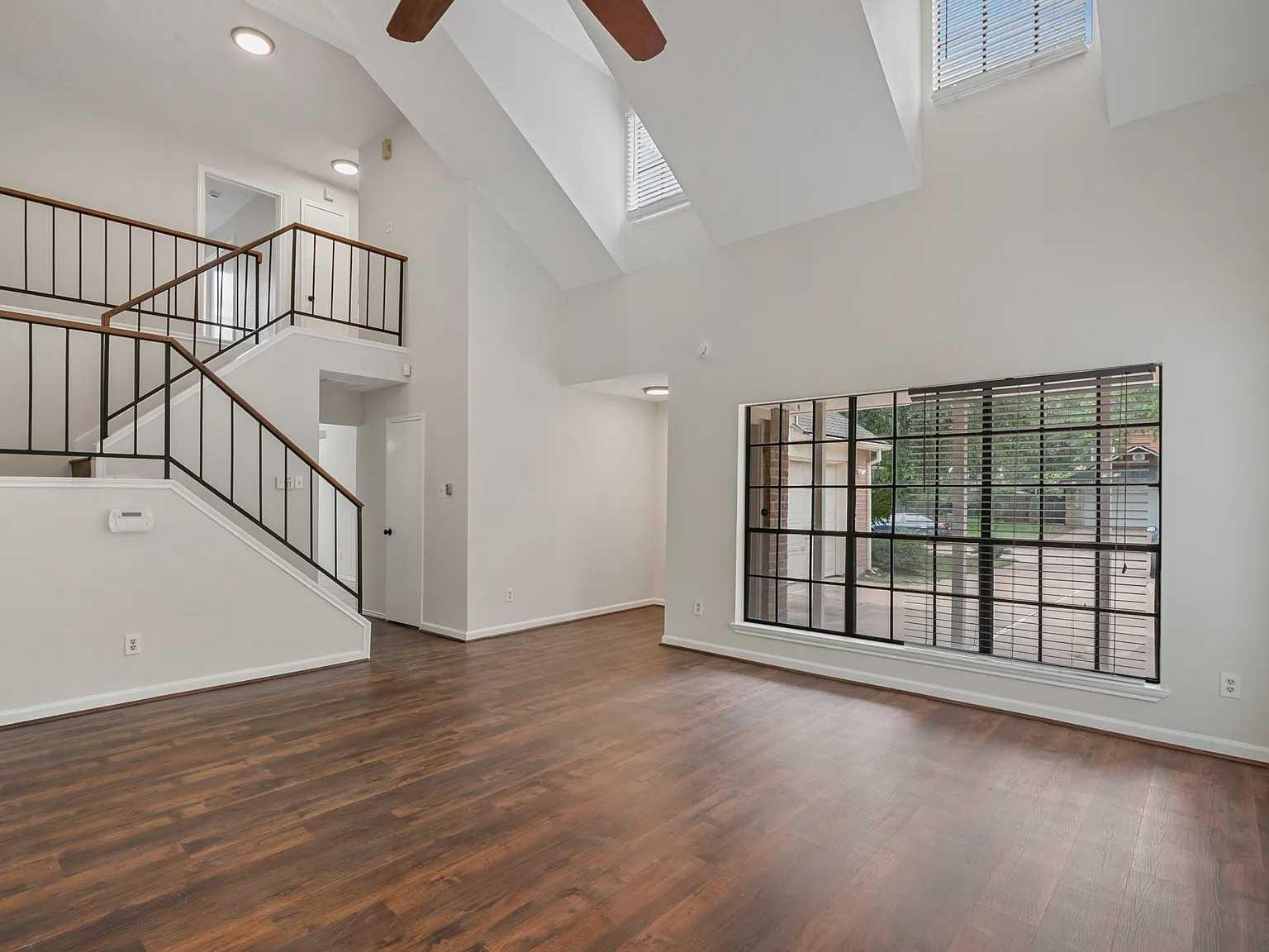 4807 Shadowdale Drive - T — Photo 3