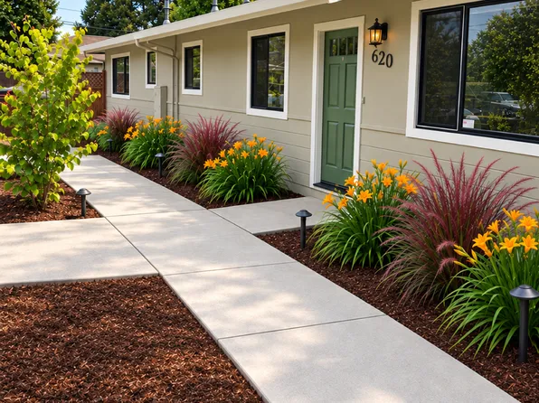 620 Stagg Ln, Santa Cruz, CA 95062