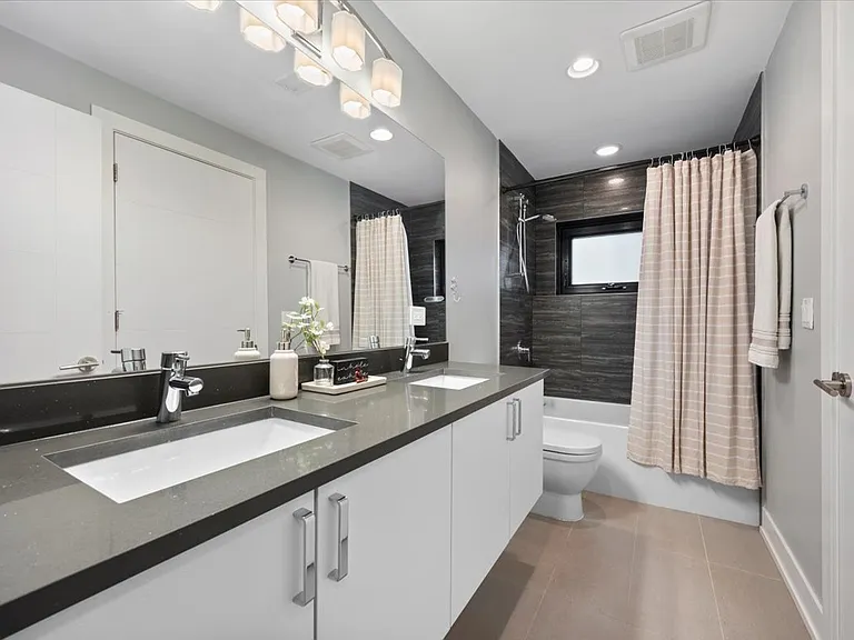 1349 N Leavitt St #1B — Photo 22
