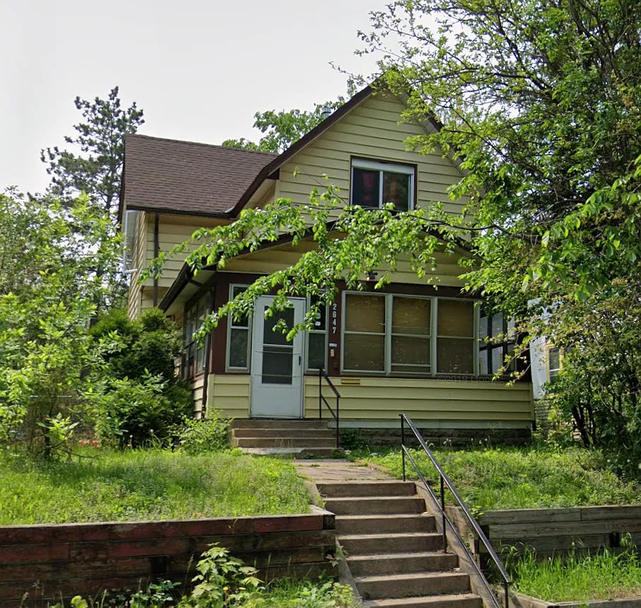 2647 Fremont Ave N - 0 — Photo 1